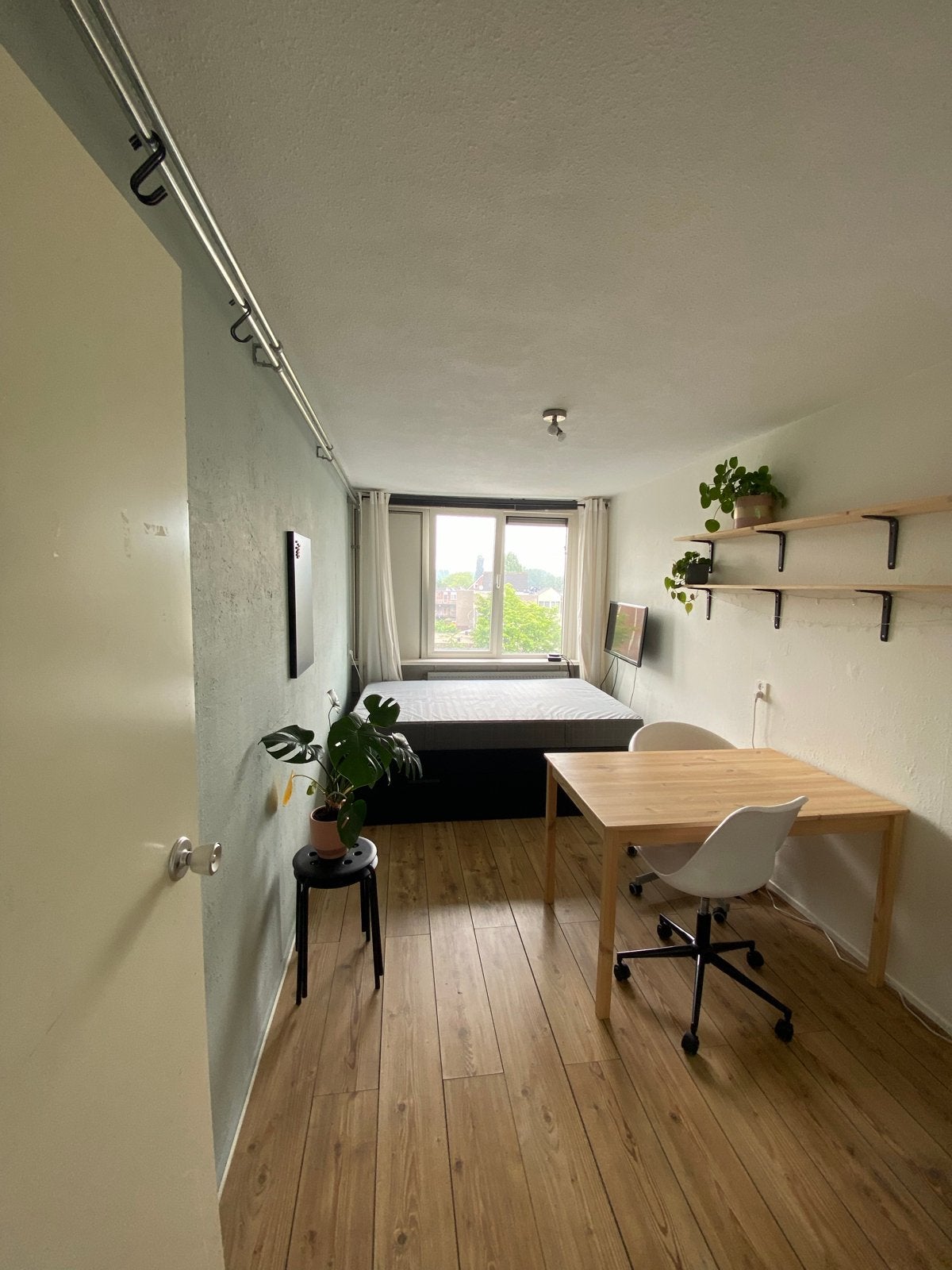 studentenkamer inboedel: tafel, lamp, bureaustoel, Ophalen, Gebruikt