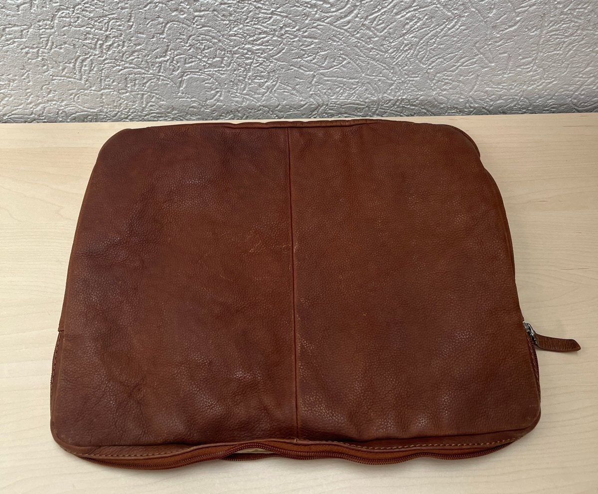 Leren laptophoes van Coolblue, Ophalen of Verzenden, 15 inch, Zo goed als nieuw