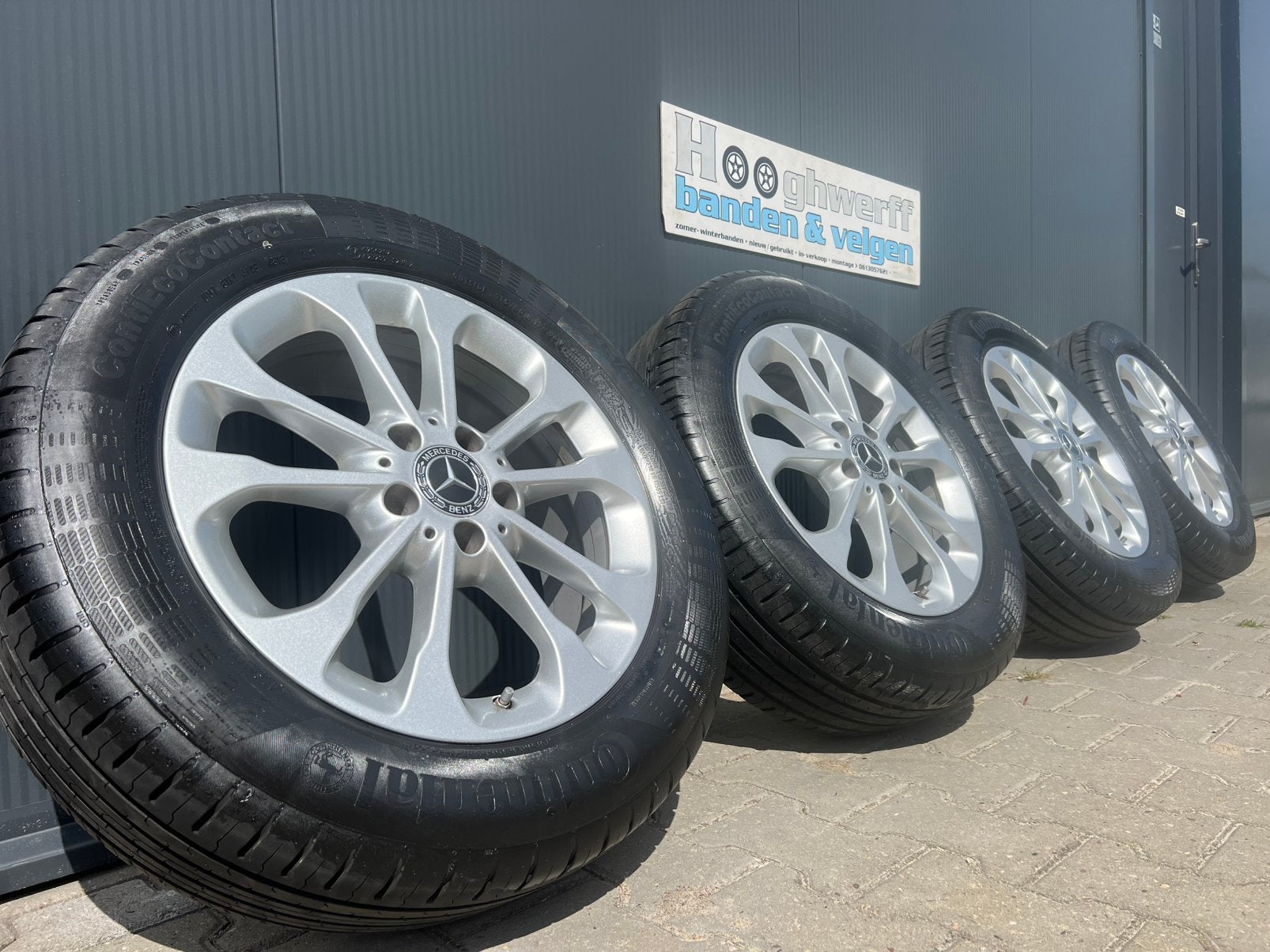 17 inch 5x112 originele Mercedes GLA velgen + Continentals, Hooghwerff banden & velgen, Jacob Lemairestraat 26, Banden en Velgen
