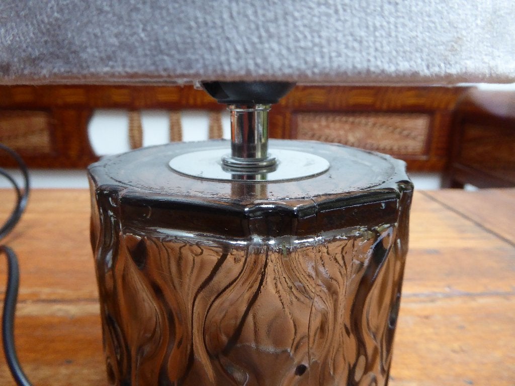 Vintage lampje van geperst glas met kapje, Antiek en Kunst, Ophalen of Verzenden