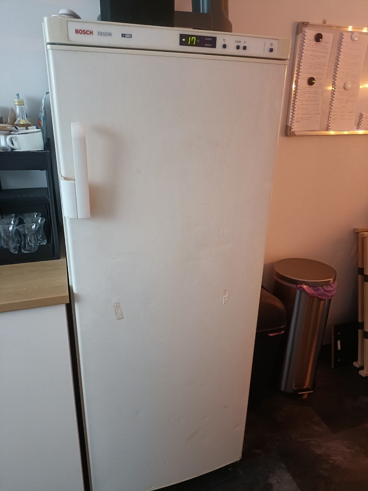 Bosch vriezer - werkt perfect, lichte schade buitenkant, Gebruikt, 200 liter of meer, 60 cm of meer, Met aparte vriezer