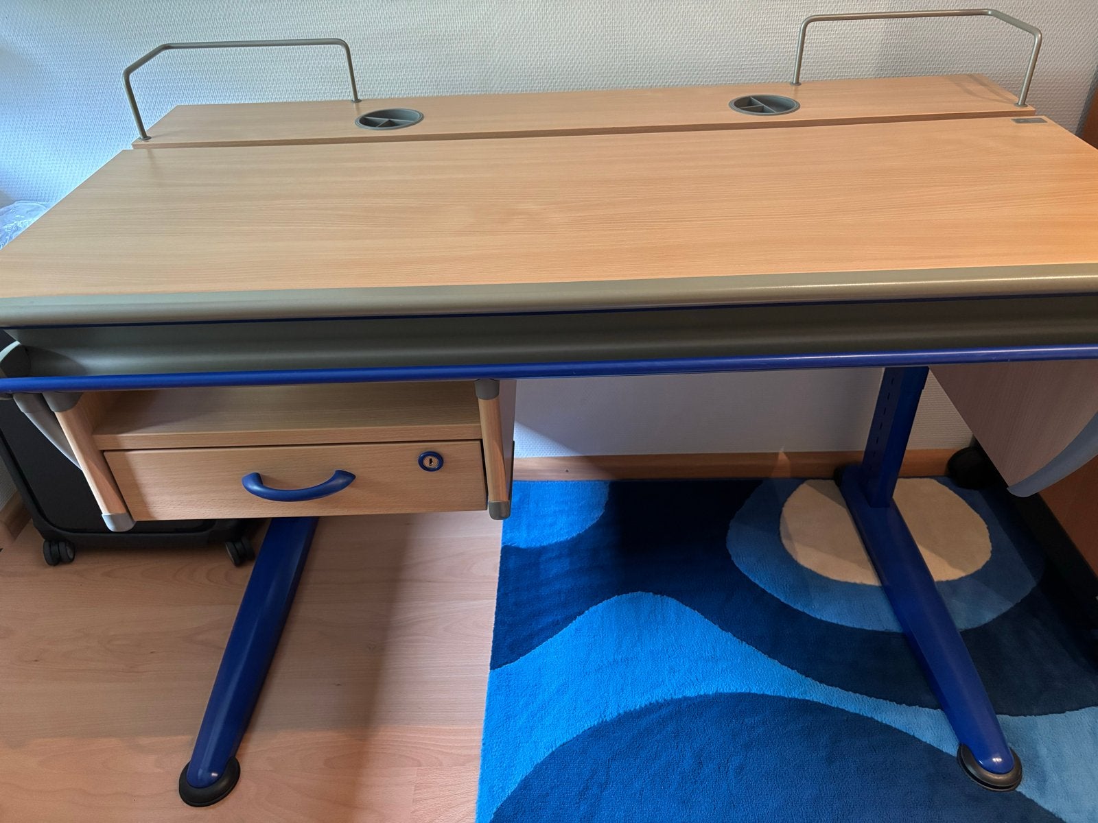 Moll Kinderbureau - In Hoogte en blad is verstelbaar, Ophalen, Zo goed als nieuw, Tafel(s)