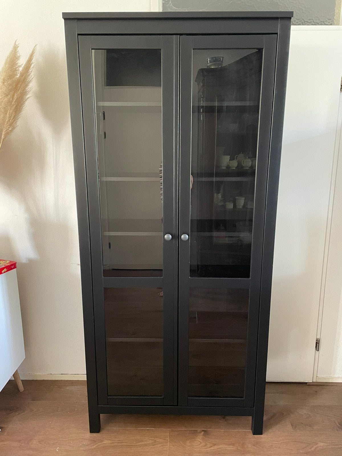 Hemnes vitrinekast boekenkast met glazen deuren, Ophalen, 50 tot 100 cm, Zo goed als nieuw, 150 tot 200 cm