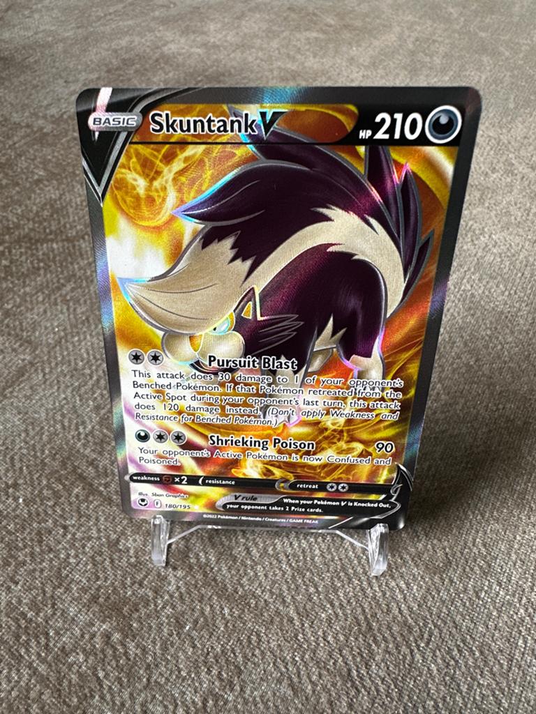 Skuntank V 180/195 Silver Tempest Pokémon Kaart, Ophalen of Verzenden, Zo goed als nieuw, Losse kaart