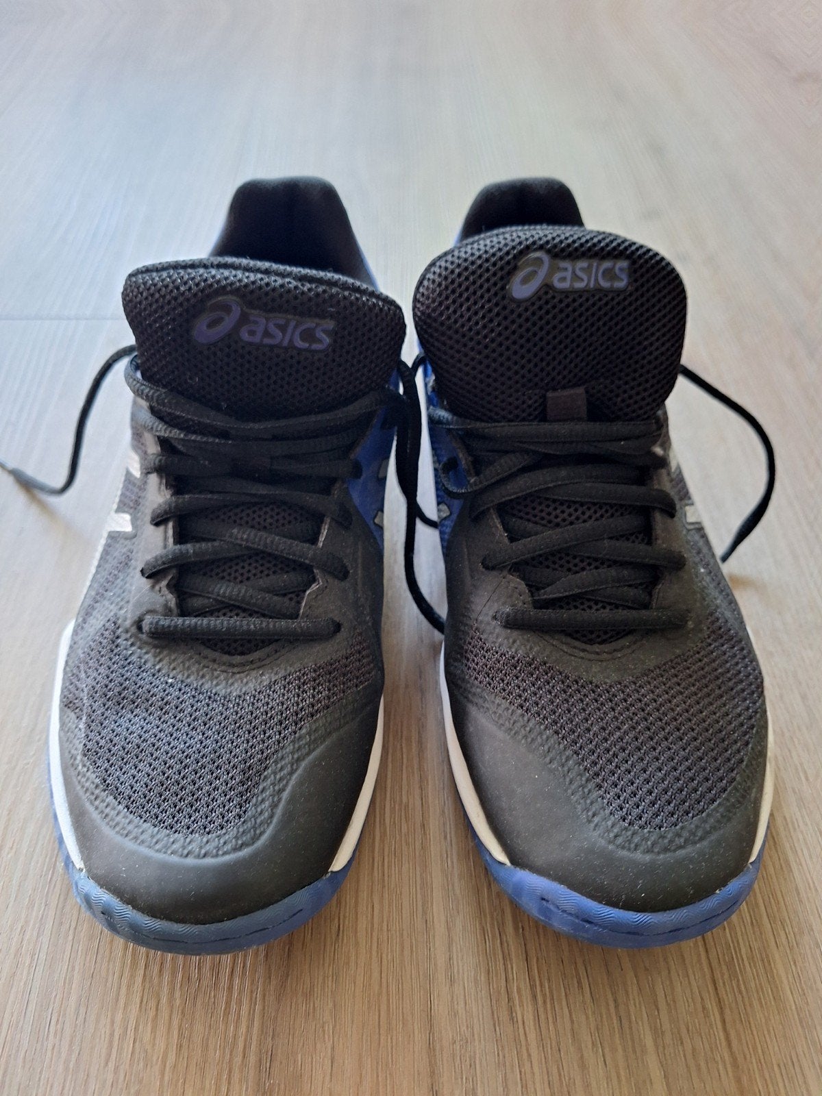 Te koop zgan indoor schoenen Aesics mt 41,5, Ophalen of Verzenden, Zo goed als nieuw, Racket