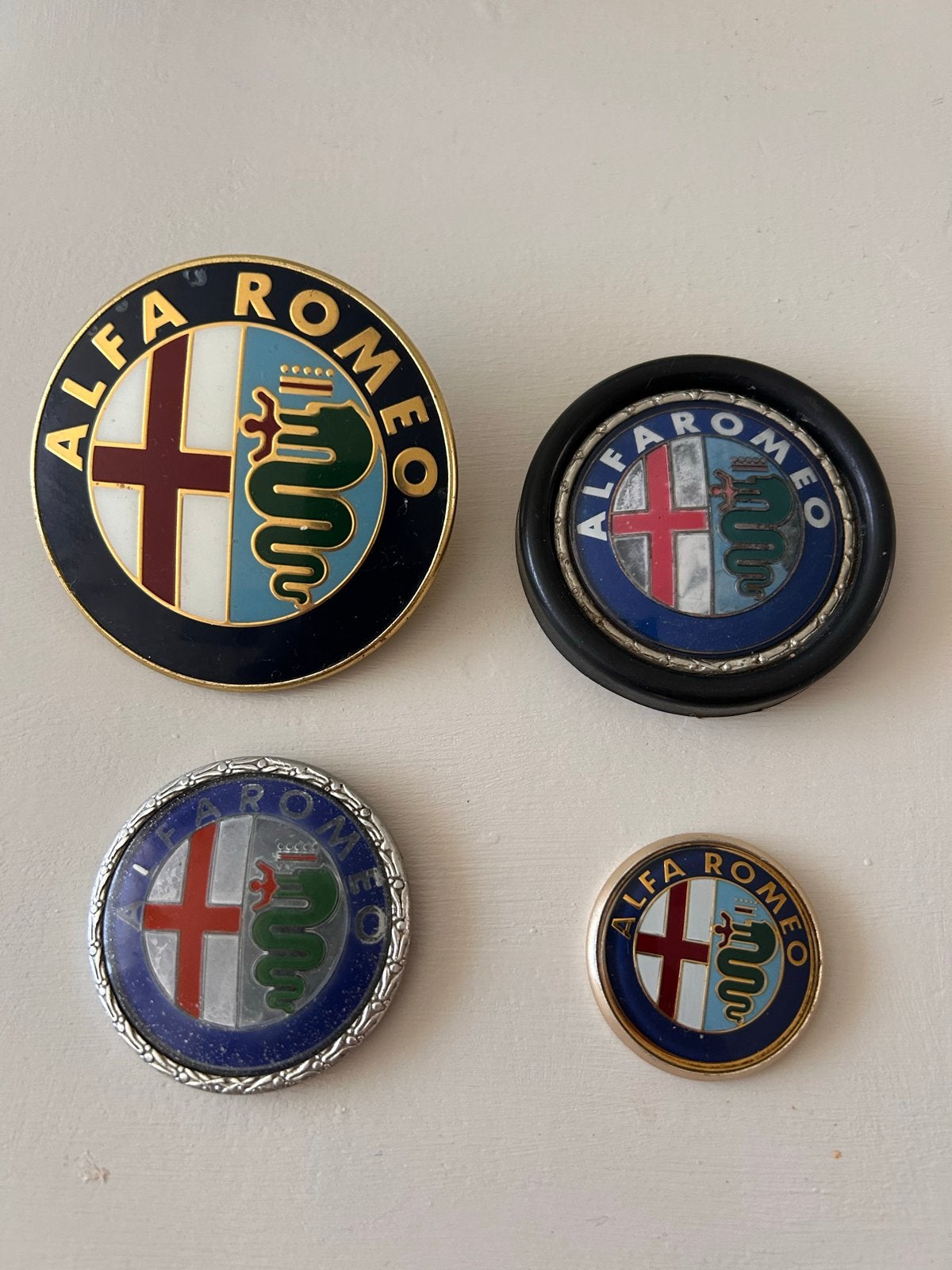 Alfa Romeo Emblemen Set - Diverse Maten, Auto diversen, Ophalen of Verzenden, Gebruikt