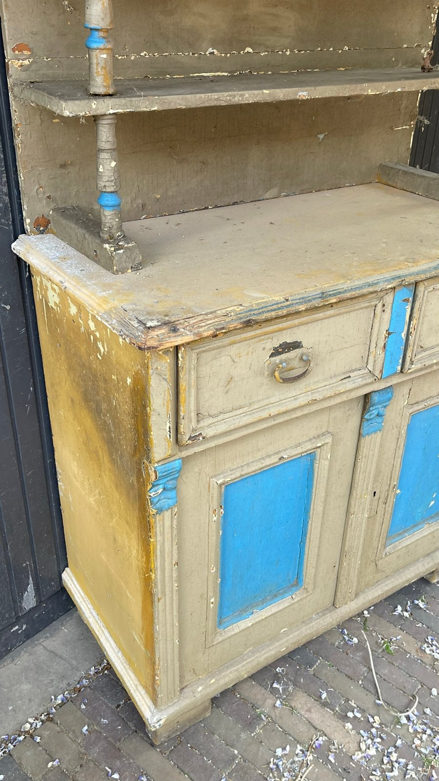 Foto 21 van BARNFIND: brocante kast/keukenkast/buffetkast/servieskast
