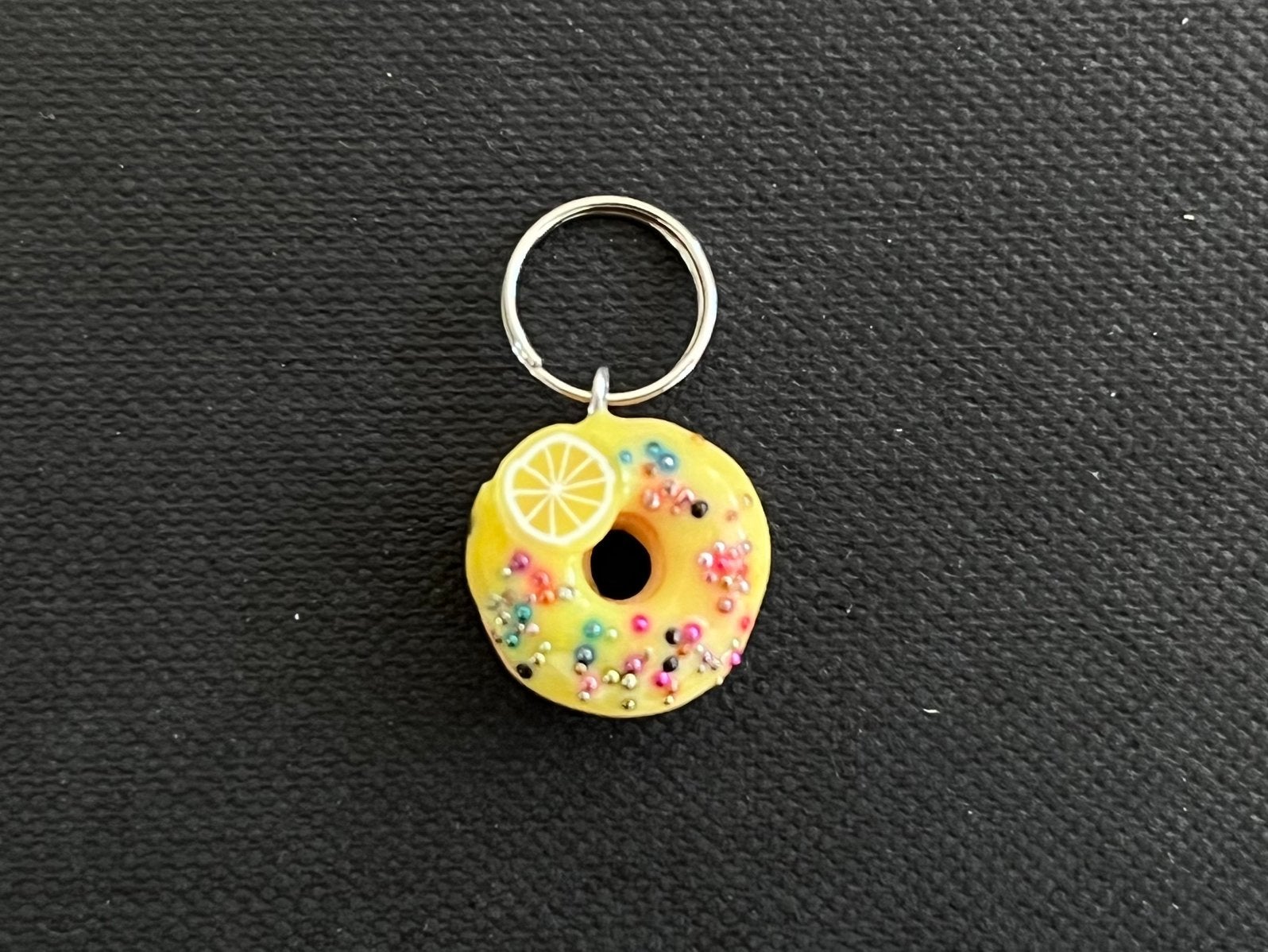 Bedel / Hangertje: Donut met sprinkels, Overige merken, Overige materialen, Nieuw, Ophalen of Verzenden