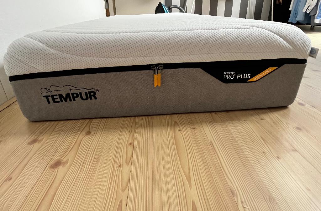 Wegens ziekte TEMPUR Pro Plus CoolQuilt matras - medium, Ophalen, 90 cm, Eenpersoons, Zo goed als nieuw