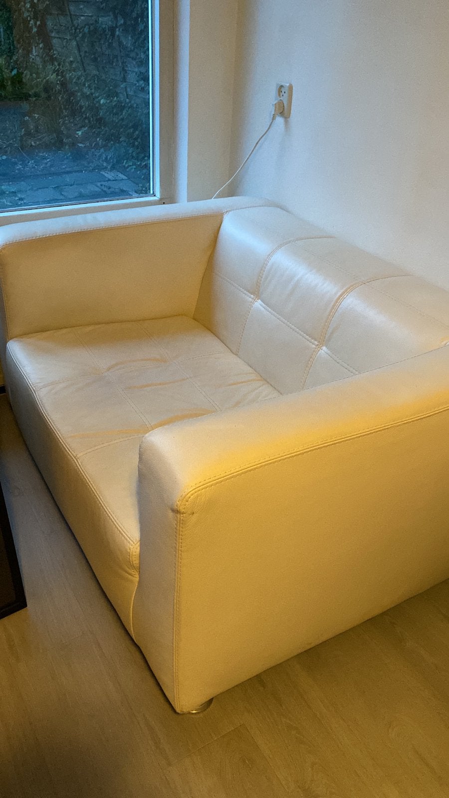 Melk kleur leer bankje., Ophalen, Tweepersoons, Zo goed als nieuw, Minder dan 150 cm