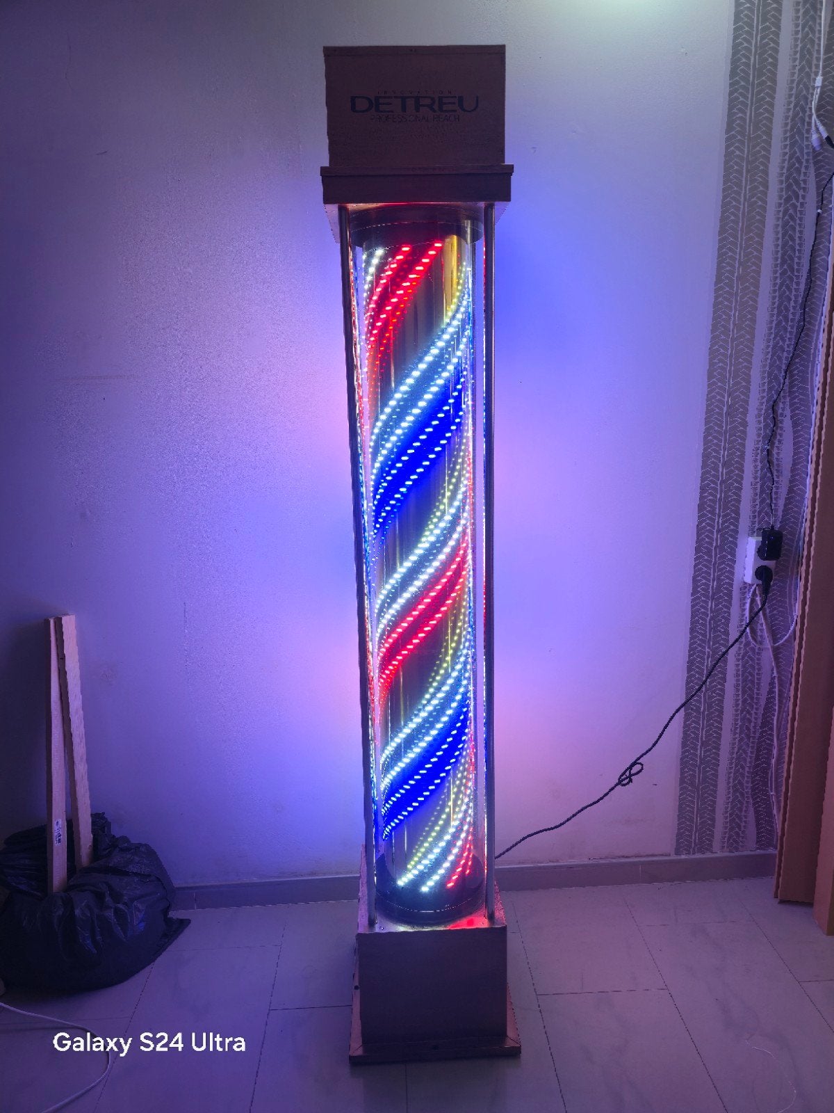 Kapperspaal met LED-verlichting - DETREU Professional, Ophalen, Zo goed als nieuw