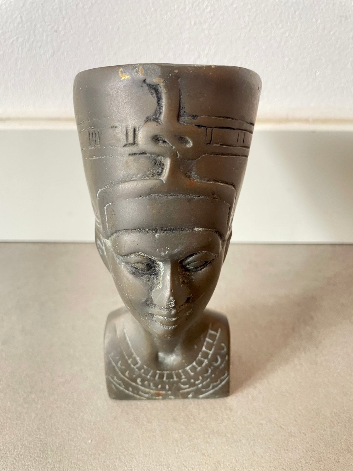 Egyptisch koningin Nefertiti hoofdsculptuur messing of bronz, Verzamelen, Beelden en Beeldjes, Ophalen of Verzenden, Dier