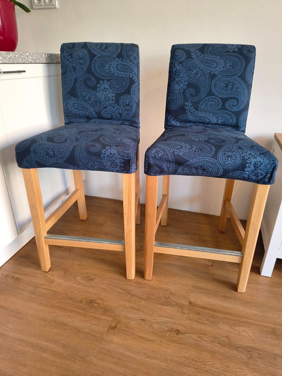 2x bergmund barkruk ikea, Ophalen, Met voetsteun, 60 tot 90 cm, Zo goed als nieuw