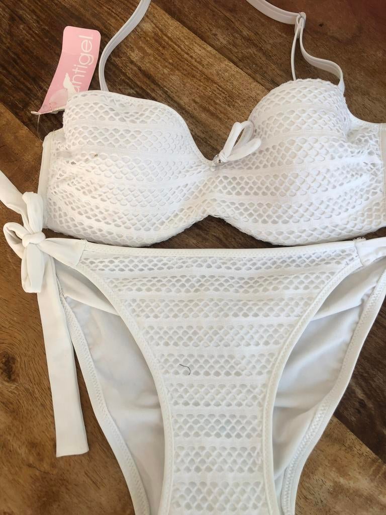 Te koop: nieuwe bikini, Antigel, wit, maat 36B, Kleding | Dames, Badmode en Zwemkleding, Ophalen of Verzenden, Nieuw, Wit, Bikini