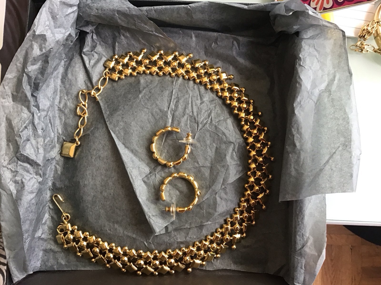 Trifari Gouden Ketting en Oorbellen Set, Sieraden, Tassen en Uiterlijk, Ophalen of Verzenden, Zo goed als nieuw, Goud, Overige materialen