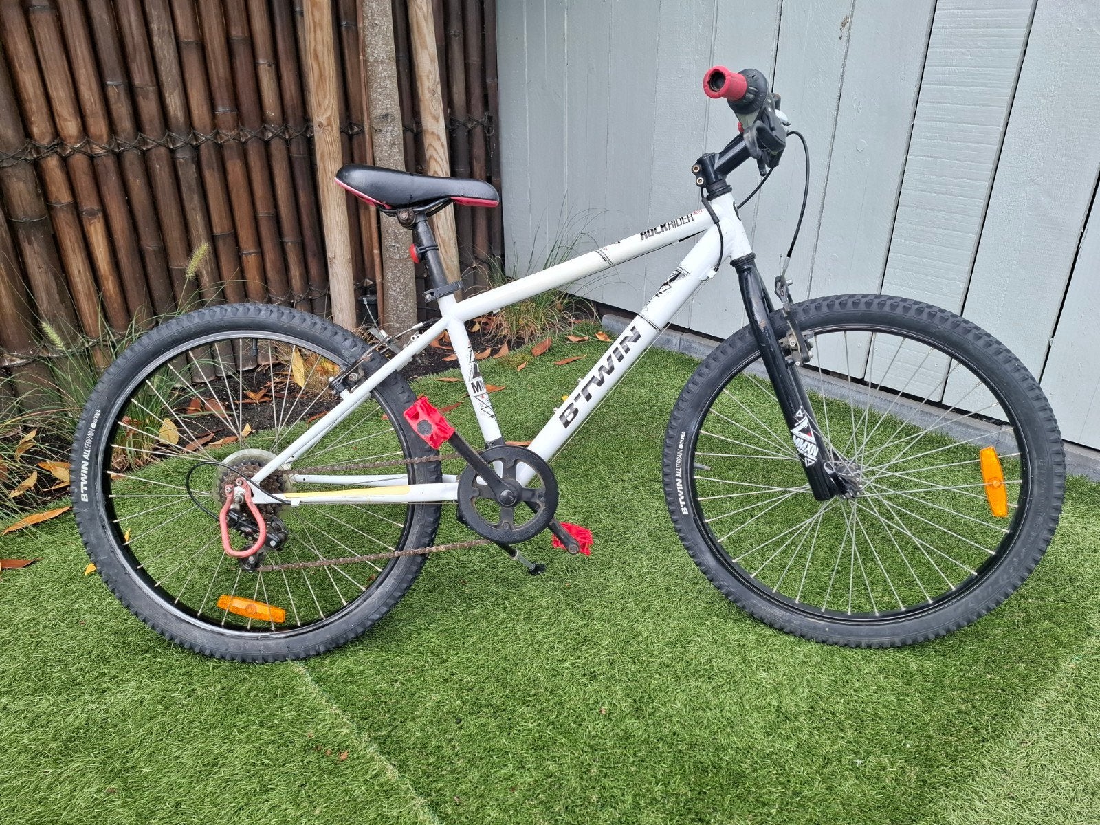 B'Twin Rockrider 24 inch kinderfiets wit leuke camping fiets, Overige merken, Gebruikt, Velgrem, Versnellingen
