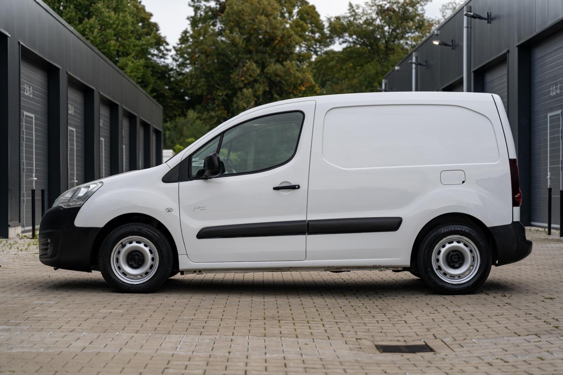 Peugeot Partner 1.6 BlueHDi *Euro6* Airco* Cruise* Nw APK*, Auto's, Parkeersensor, Stof, 4 cilinders, Wit