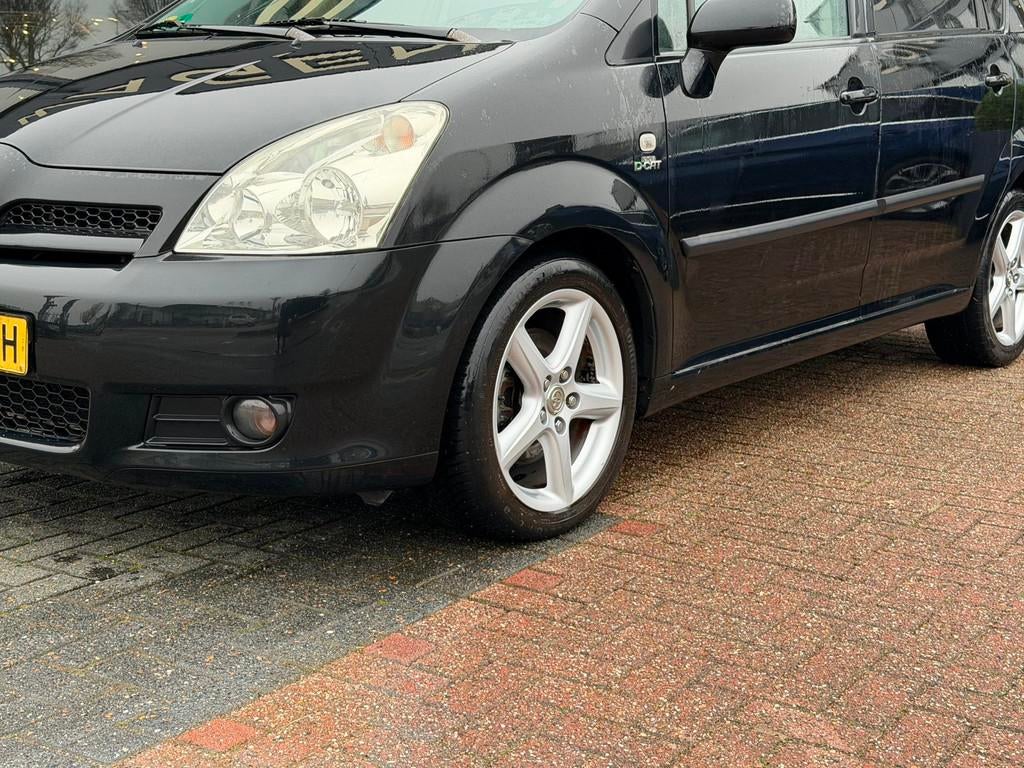 Toyota Corolla Verso 2.2 D-4D Luna Clima|Cruise|Trekhk|GoedO, Voorwielaandrijving, Gebruikt, 4 cilinders, Zwart