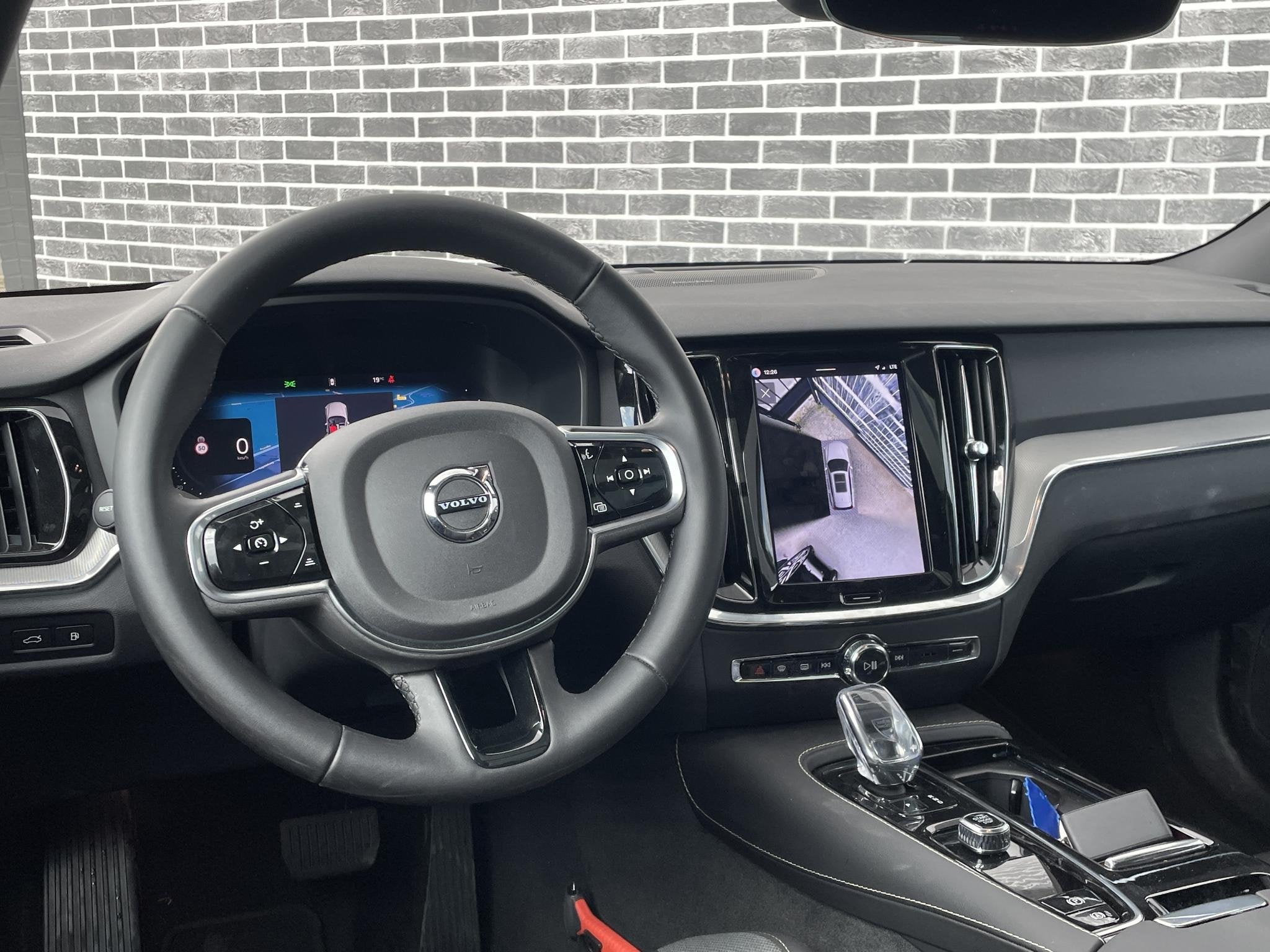 Volvo V60 2.0 T8 Plug-in hybrid AWD Plus Dark | Panoramadak, Automaat, 12 maanden, Stof, Gebruikt