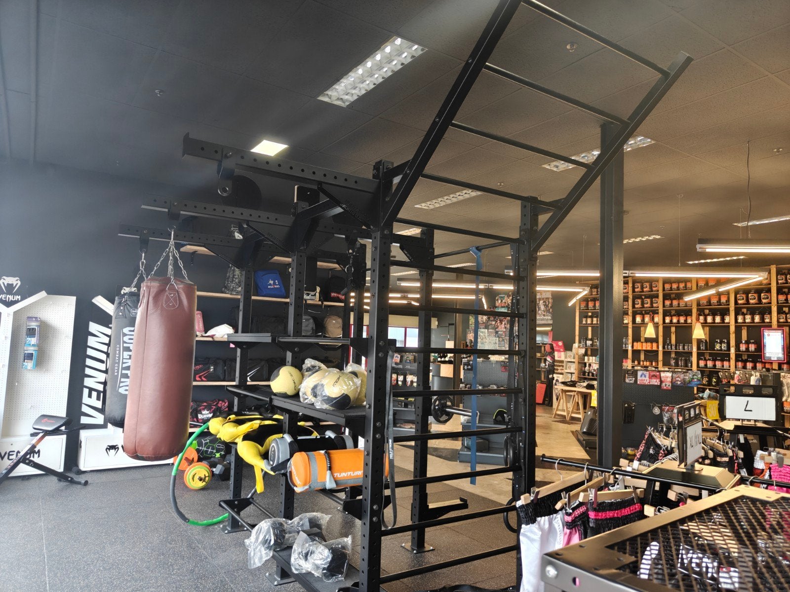 Hold Strong CrossFit Rack - Compleet en Veelzijdig, Ophalen, Benen, Krachtstation, Zo goed als nieuw