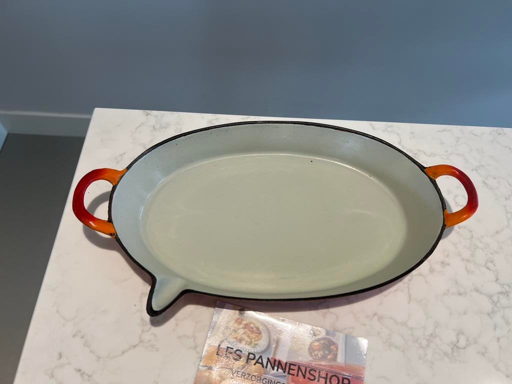 Gietijzeren Ovenschaal met tuit 34 cm oranje gevlamd, Huis en Inrichting, Keuken | Potten en Pannen, Gietijzer, ., Merkloos, Ophalen of Verzenden