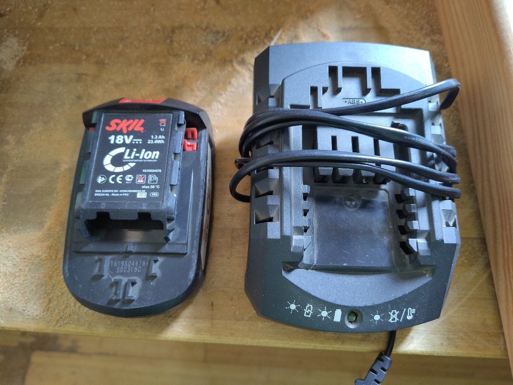 Accu en oplader, Ophalen of Verzenden, Gebruikt