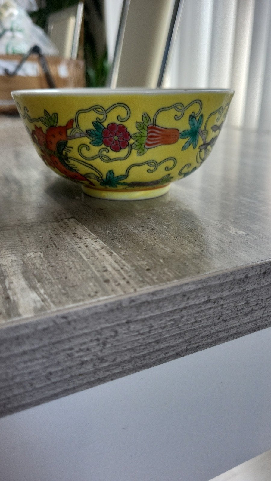 Antieke Chinese kom met handgeschilderde decoraties, Ophalen of Verzenden