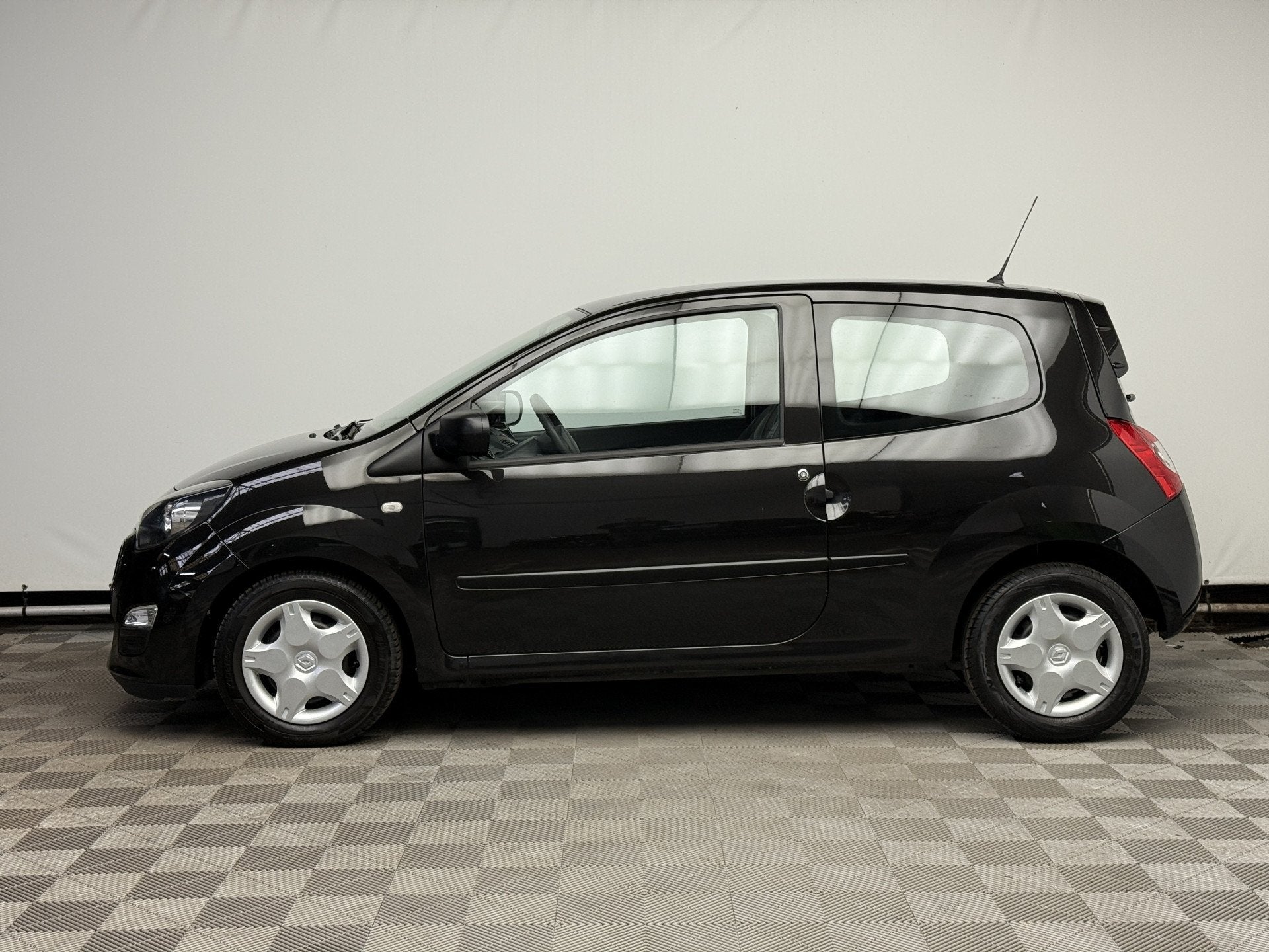 Renault Twingo 1.2 16V Parisienne 3-drs Airco NL Auto, Voorwielaandrijving, Gebruikt, 4 cilinders, Met garantie (alle)