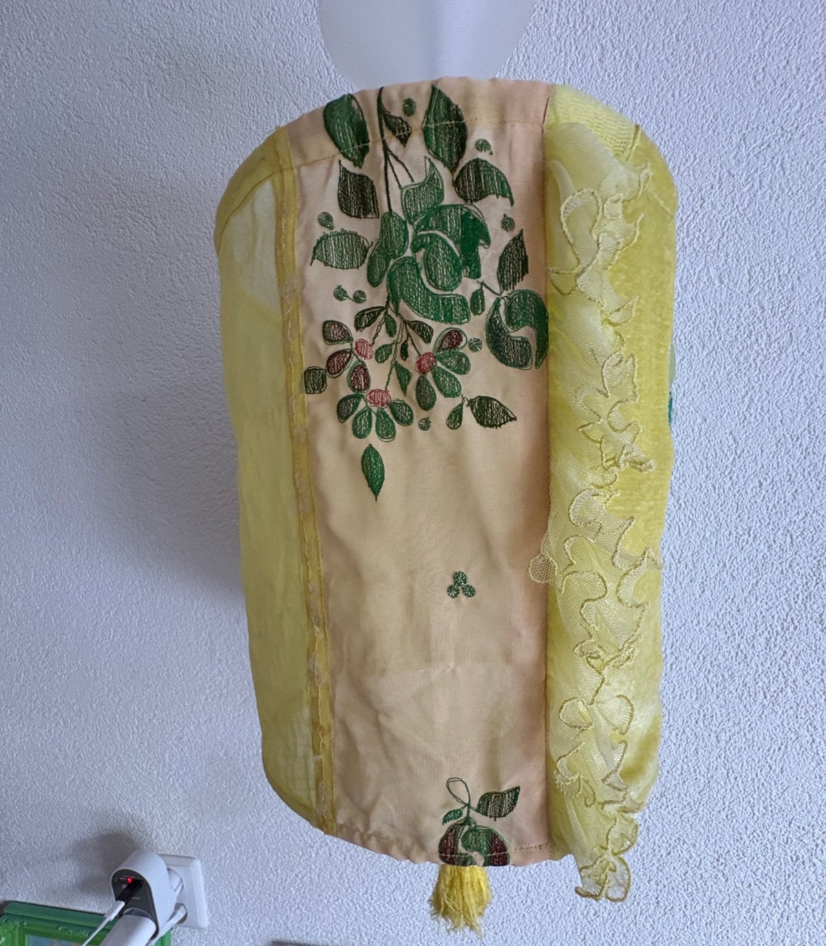 Unieke gele lamp met borduurwerk - Colorique Interior, Gebruikt, Textiel, Bohemian / vintage, E27 (groot)