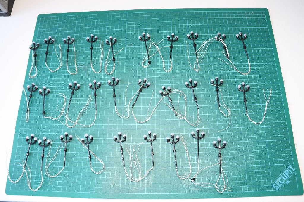 29 x L-0016 H0 – N – 3 Armige Lantaarnpaal 6v, Overige merken, Natuur, Gelijkstroom of Wisselstroom, Nieuw