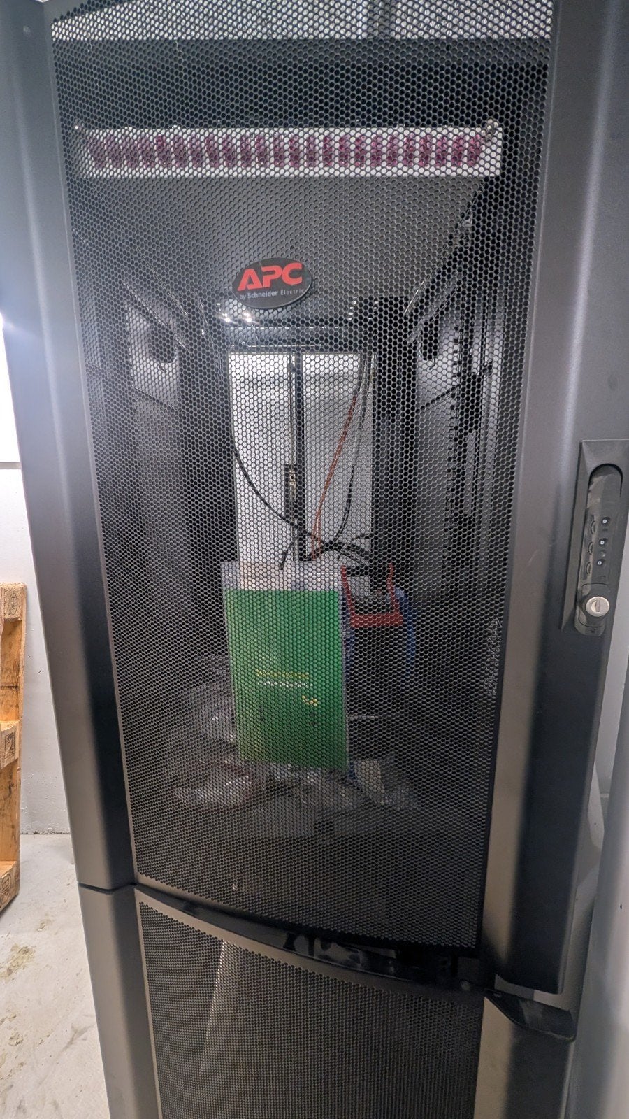 APC Serverkast 20U - Nieuwstaat, sleutel kwijt maar open, Ophalen