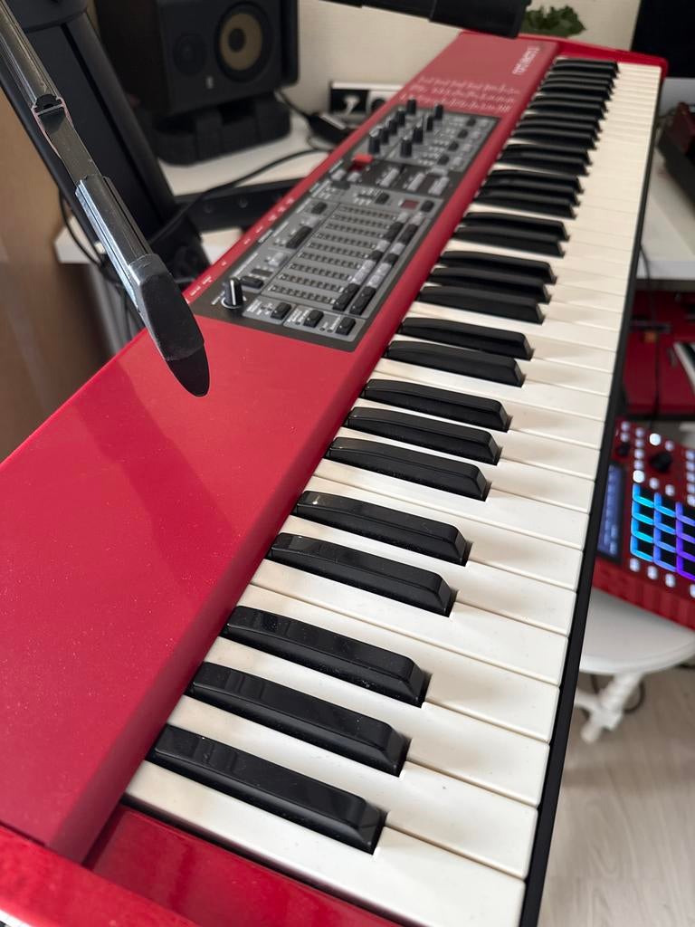 Nord Electro 3 SW73, 61 toetsen, Zo goed als nieuw, Aanslaggevoelig, Ophalen