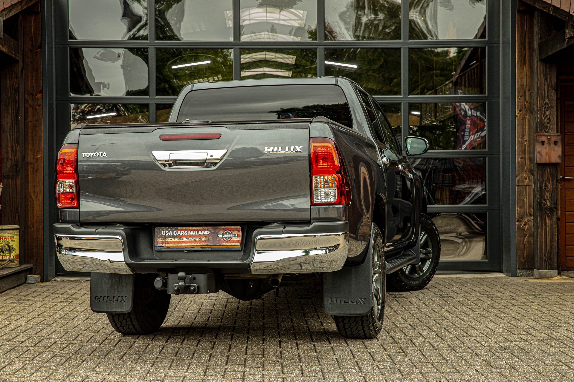 Toyota Hilux 2.4 D-4D Double Cab Professional (bj 2021), Auto's, Automaat, Gebruikt, Euro 6, 150 pk