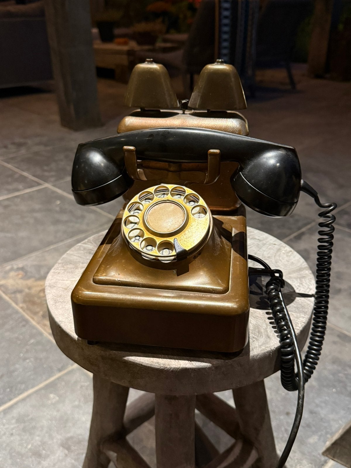 Retro PTT TELEFOON met ijzeren-bronzen afwerking, Ophalen of Verzenden, Gebruikt, Met draaischijf