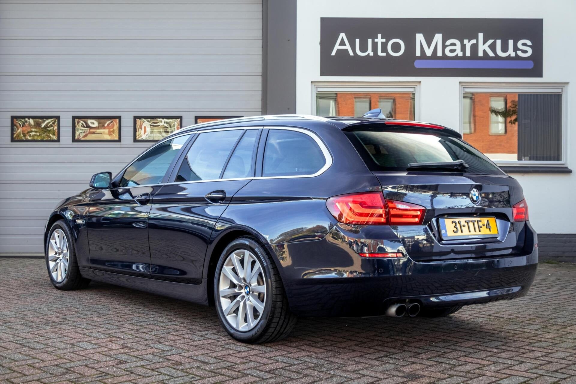 BMW 5-serie Touring 528xi High Executive|ACC|HUD|360|Softclo, Auto's, Automaat, Gebruikt, 4 cilinders, Blauw