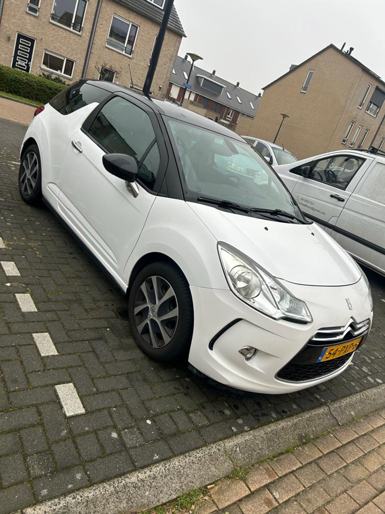 Citroën DS3 1.6 Hdif 2011 Wit, Auto's, Voorwielaandrijving, 28 km/l, 4 cilinders, Wit