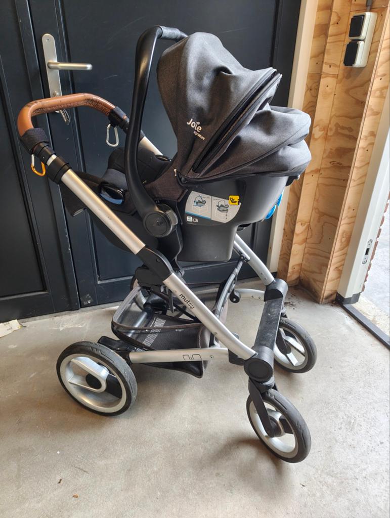 Mutsy Nio Combiwagen met reiswieg en autostoeltje, Kinderen en Baby's, Kinderwagens en Combinaties, Ophalen, Gebruikt, Combiwagen