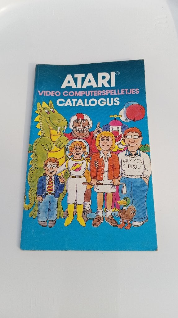 vintage Atari video computerspelletjes catalogus, Spelcomputers en Games, Overige genres, 1 speler, Ophalen of Verzenden, Zo goed als nieuw
