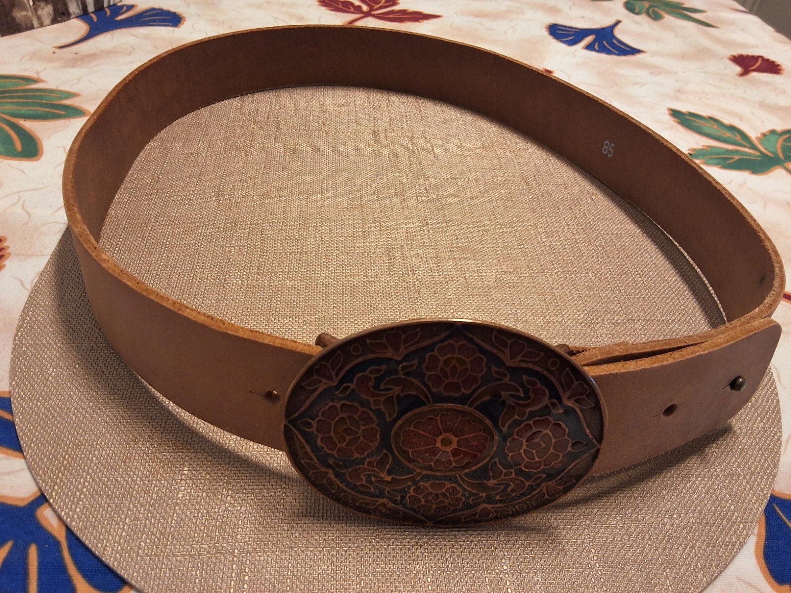 Lichtbruine Leren Riem met Cloisonné Bloemgesp, 80 tot 90 cm, Echt leder, Heupriem, Ophalen of Verzenden