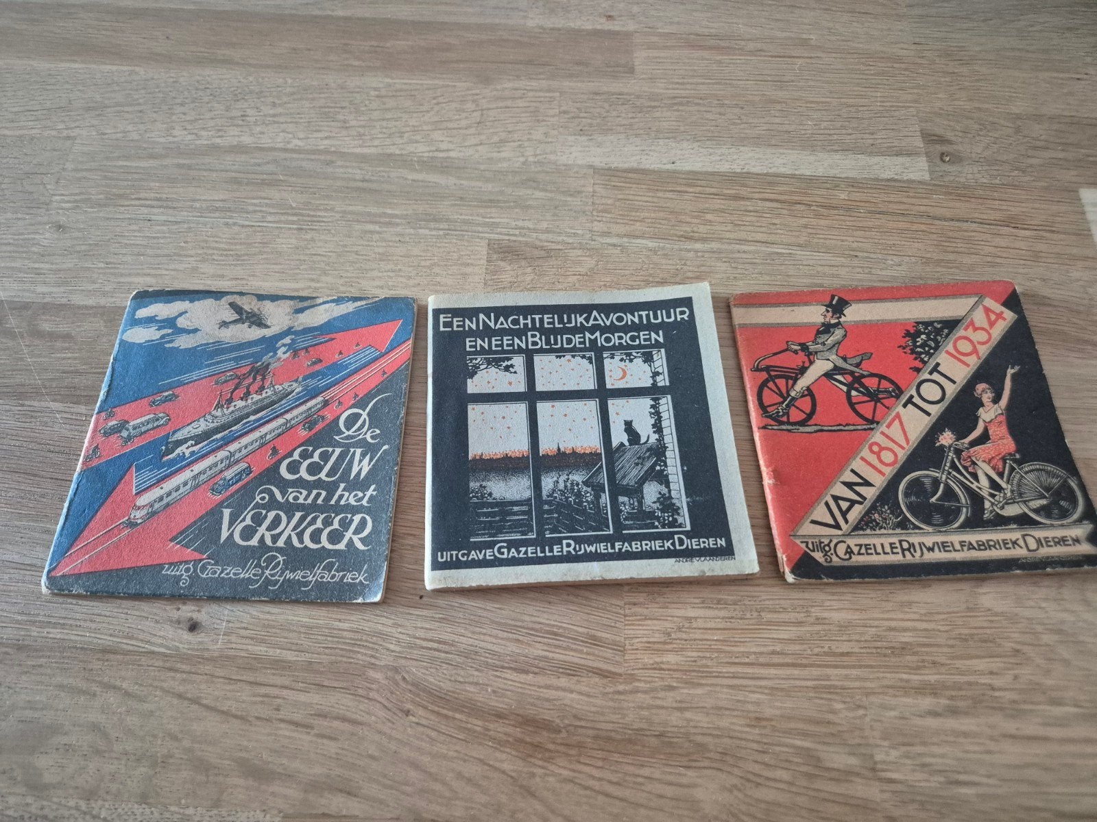 3 oude boekjes Gazelle rijwielfabriek Dieren J. Suselbeek, Ophalen of Verzenden, Gelezen, J. Suselbeek, Folder