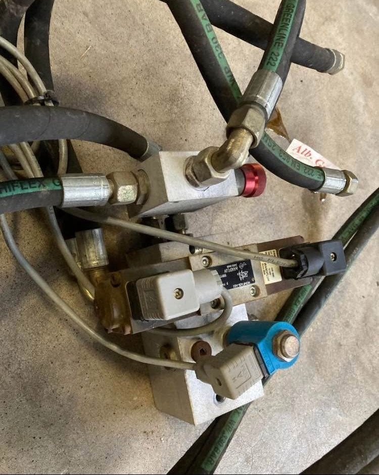Hydraulische regelventiel, Ophalen, Zo goed als nieuw