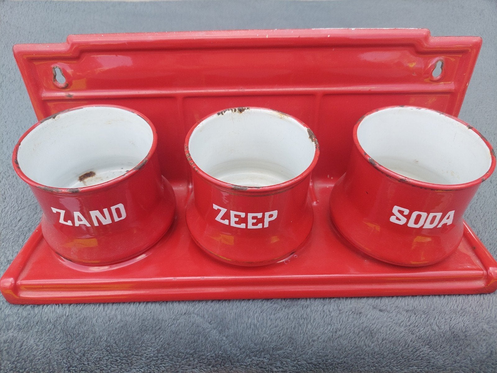 Vintage emaille rek met potjes voor zand, zeep en soda, Antiek en Kunst, Antiek | Emaille, Ophalen of Verzenden