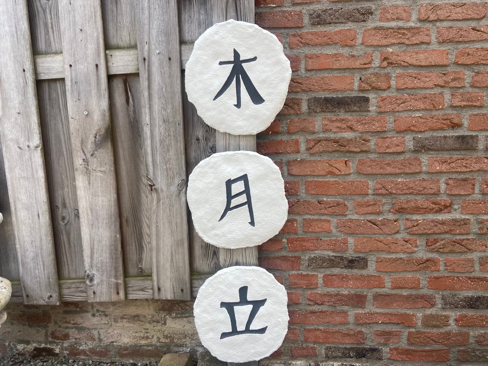 3 Oosterse Karakters : Geloof - Hoop - Liefde, Ophalen, Nieuw, Beton, Abstract beeld