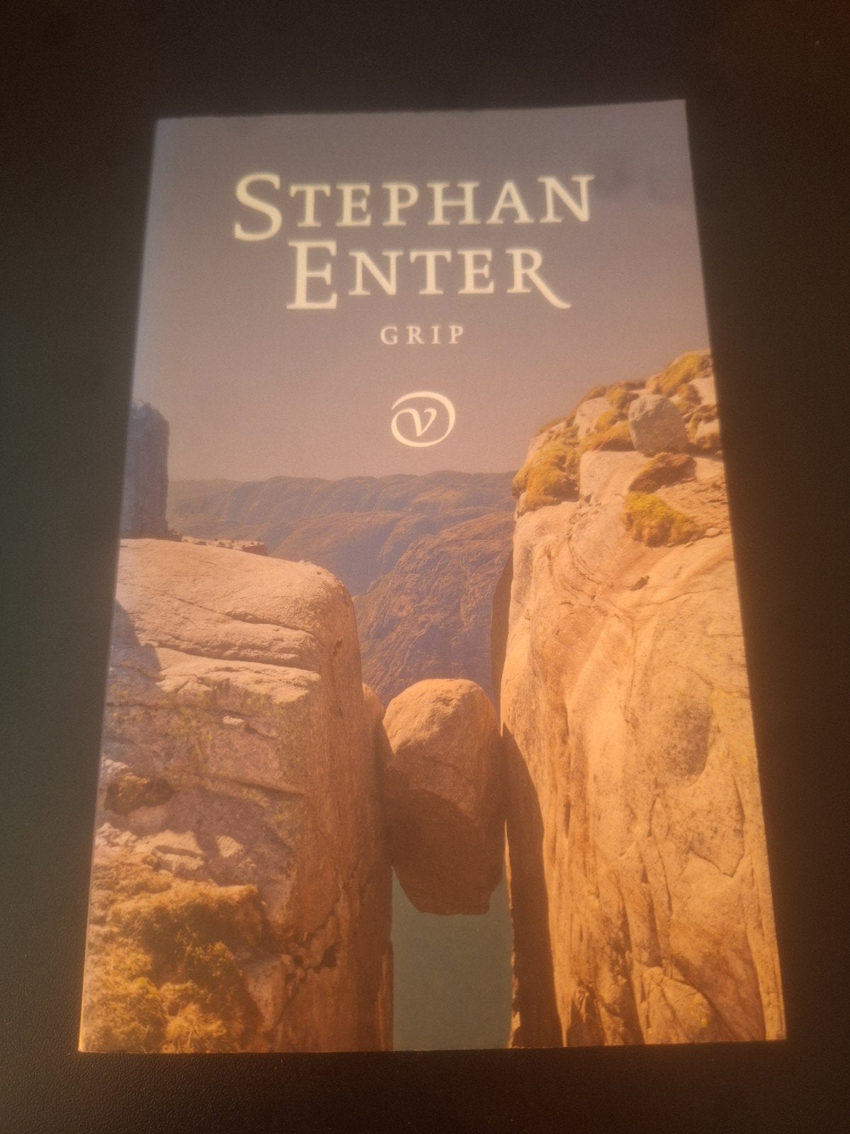 Stephan Enter - Grip (roman), Ophalen of Verzenden, Zo goed als nieuw, Stephan Enter, Nederland