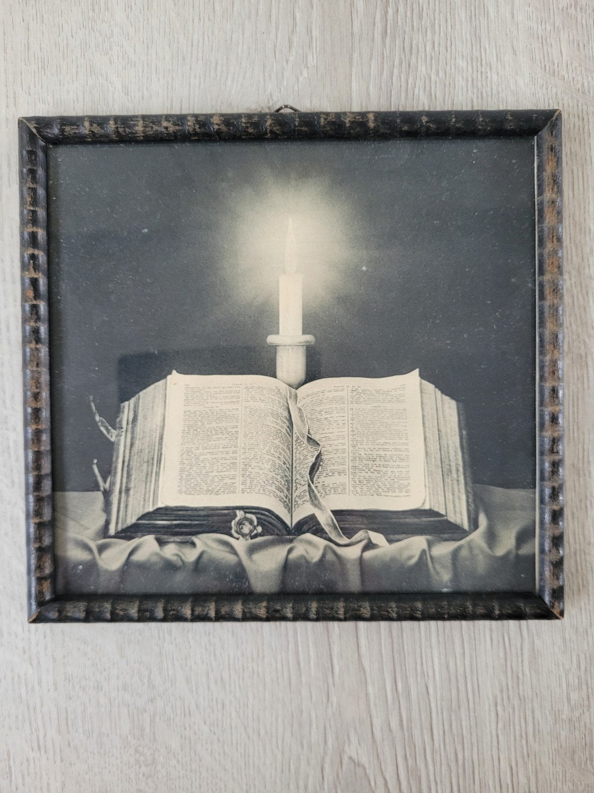 Oud schilderijtje met opengeslagen Bijbel, Antiek en Kunst, Ophalen of Verzenden