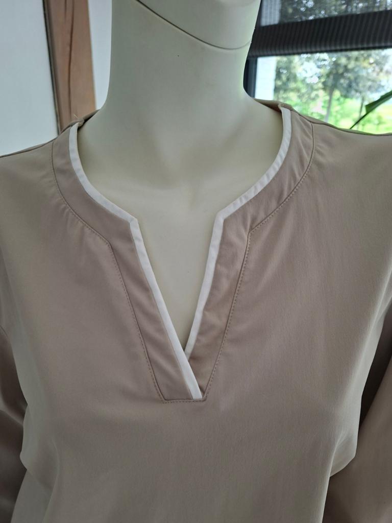 Blouse top taupe beige witte bies xxl 44 travelstof travel, Ophalen of Verzenden, Zo goed als nieuw, Maat 42/44 (L), Beige
