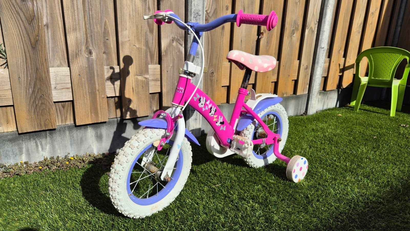 Minnie Mouse Kinderfiets 12 inch met zijwieltjes, Ophalen, Zijwieltjes, Gebruikt, Minnie Mouse