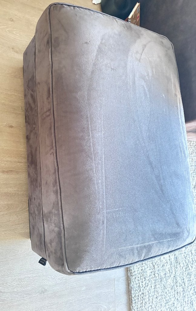 Hocker/poef taupe grijs, Huis en Inrichting, Banken | Voetenbanken en Poefen, Ophalen, 100 tot 125 cm, Zo goed als nieuw, Stof