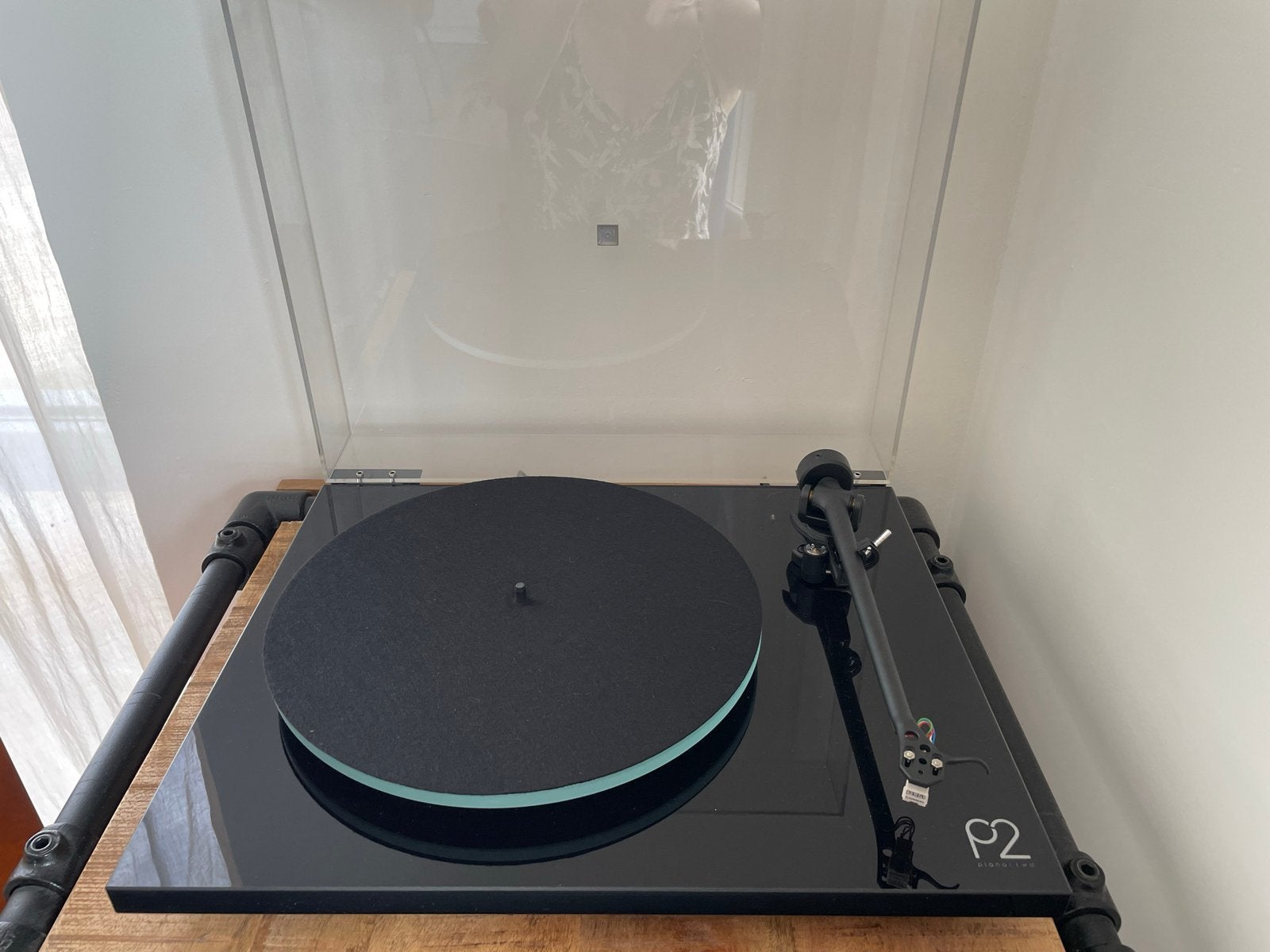Rega P2 Carbon draaitafel met kap en muurbeugel, Ophalen, Zo goed als nieuw, Platenspeler, Overige merken