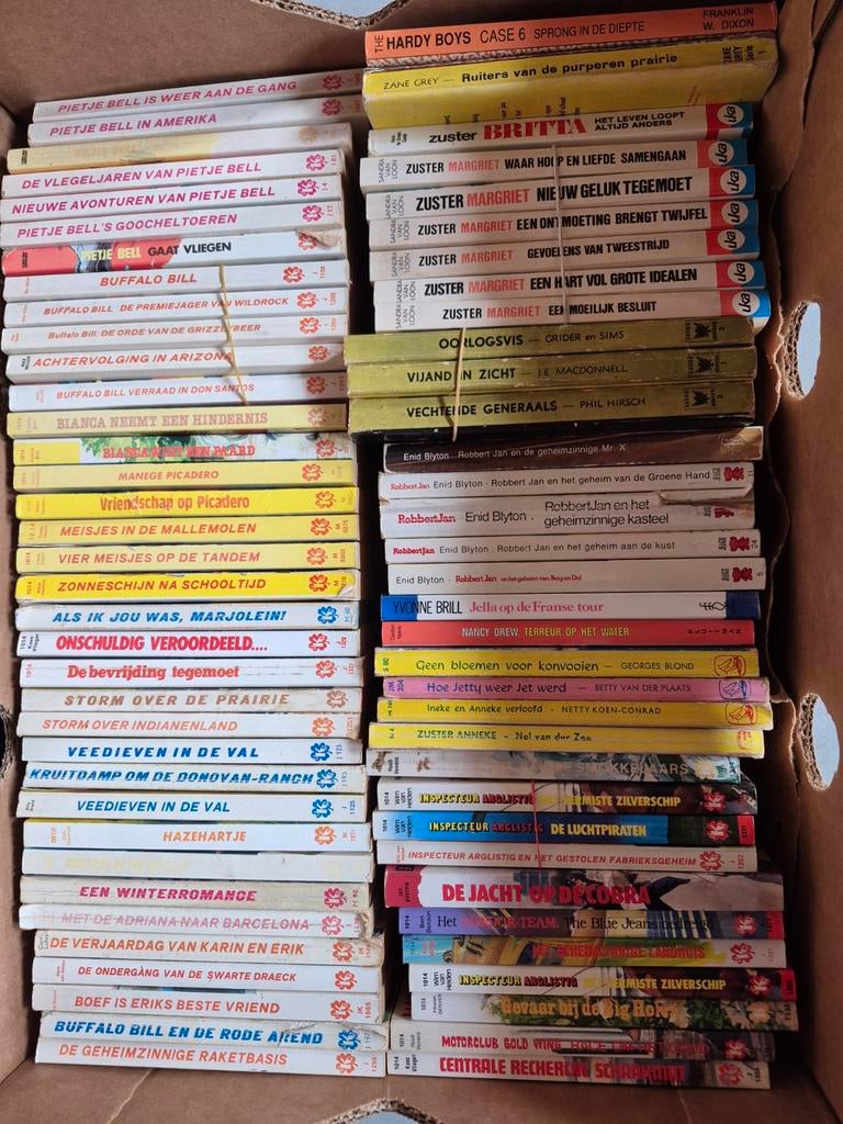 60 Pockets vintage kluitman witte raven e.d, Ophalen of Verzenden, Gelezen, Populaire fictie